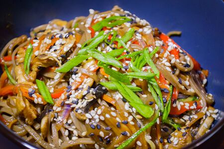 Соба с курицей BBQ