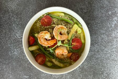 Суп с киноа и креветками