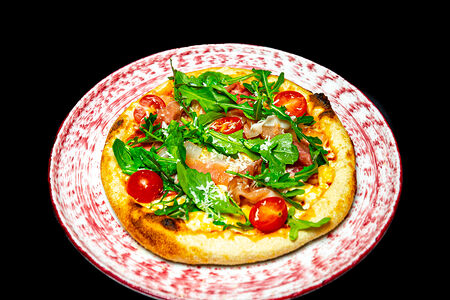 Пицца с пармской ветчиной