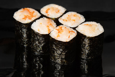 Ролл с морским гребешком в остром соусе