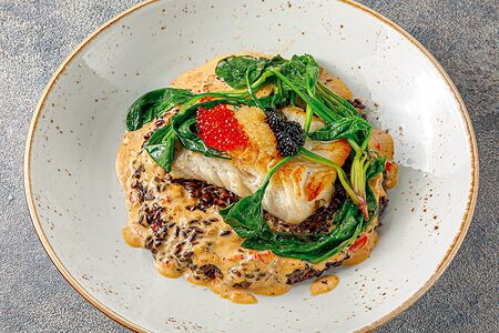 Спинка трески c икрой щуки, форели, палтуса и ризотто Nero Verone