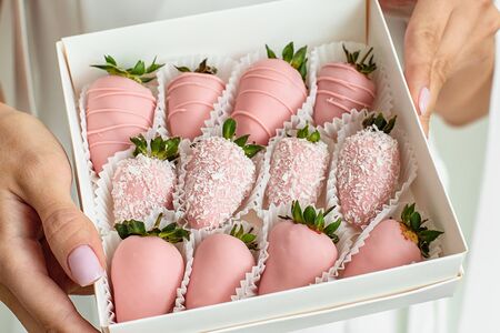 Бокс клубники в шоколаде Эгер