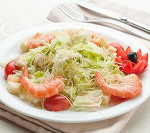 Салат Цезарь с креветками