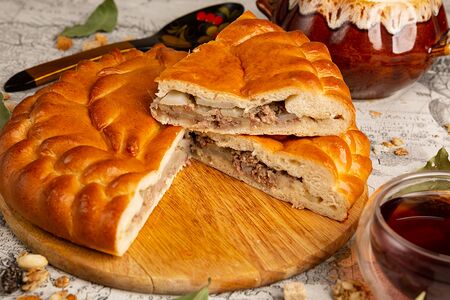 Пирог с мясом и картофелем