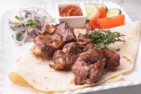 Баранина бастурма со свежими овощами