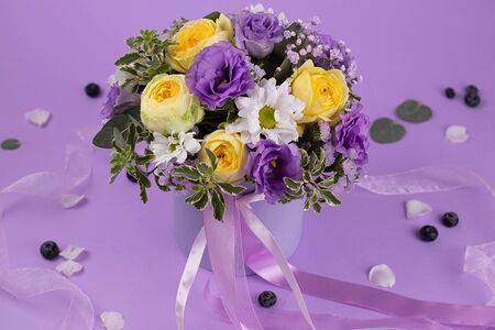 Букет цветов Желтые розы и эустома в шляпной коробке