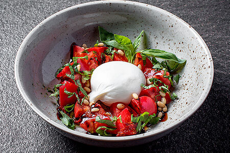 Салат с сыром Буррата