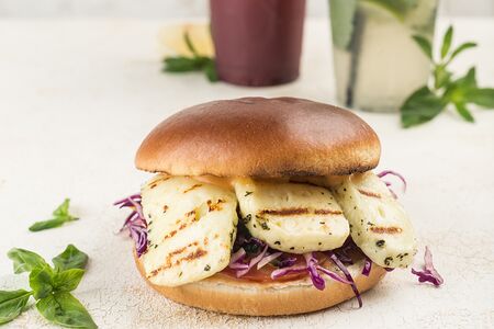 Бургер с халлуми