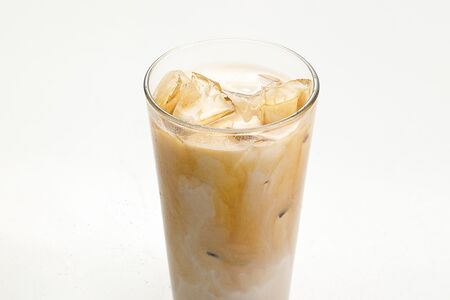 Ледяной карамельный латте