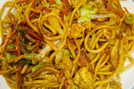 Жареная лапша с яйцом