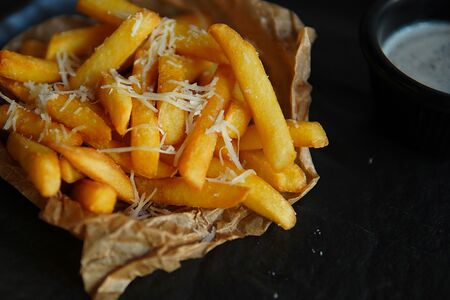 Картофель фри с трюфельным соусом