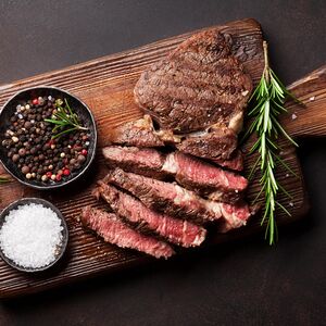 Стейк под соусом Камамбер