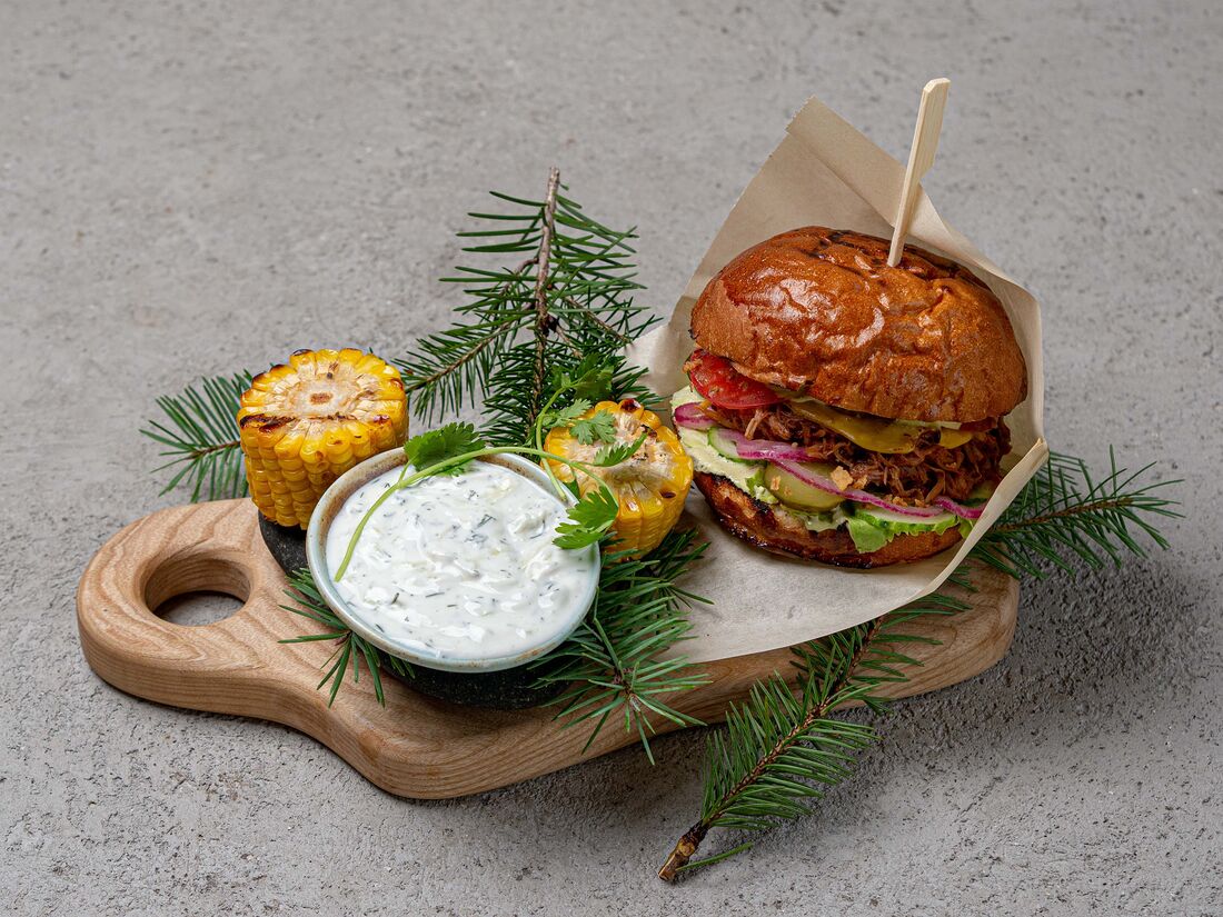 Черная лисичка