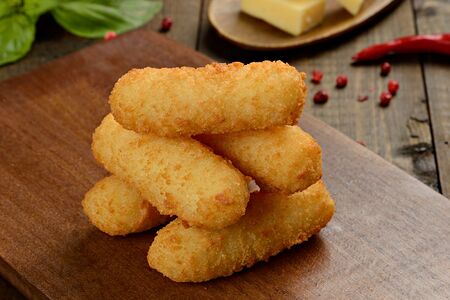 Сырные палочки из моцареллы