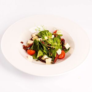 Салат с тофу и шпинатом