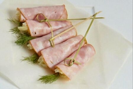 Рулетики из ветчины