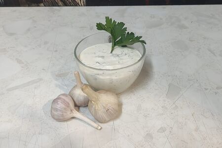 Сметанно-чесночный соус