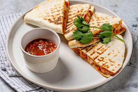 Кесадилья с курицей