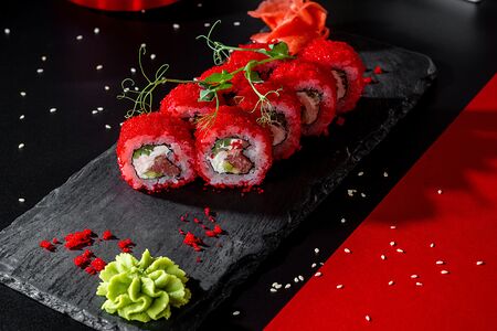 Ролл Калифорния с тунцом