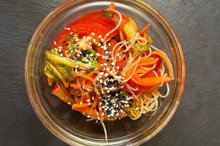 Салат с капустой кимчи