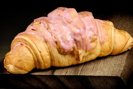 Круассан ягодный