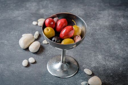 Маринованные гигантские оливки