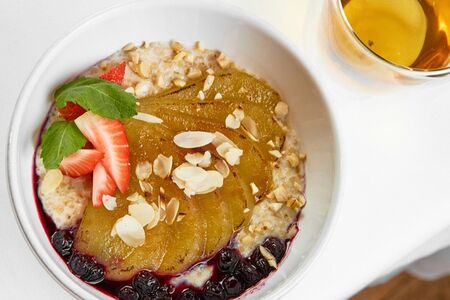 Каша овсяная с грушей