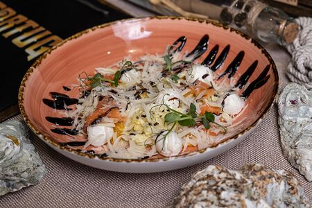 Салат со слабосолёной форелью и апельсинами