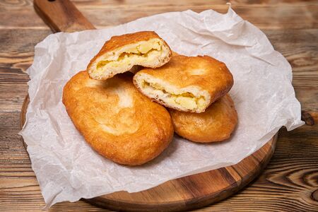 Пирожок жареный с картофелем