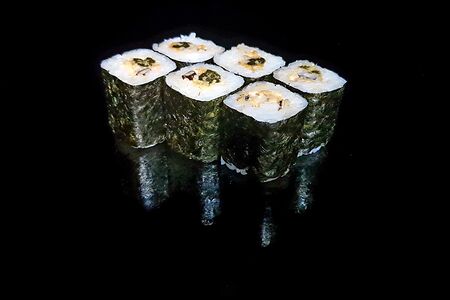 Мини роллы с мидией