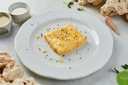 Сыр Фета в панировке и медовой подливке