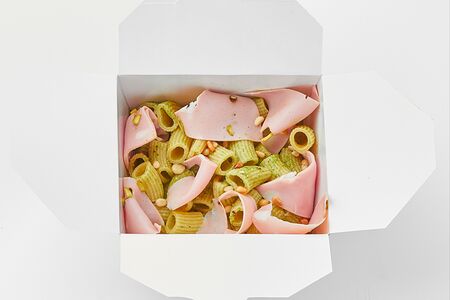 Паста песто с кедровыми орешками и мортаделлой