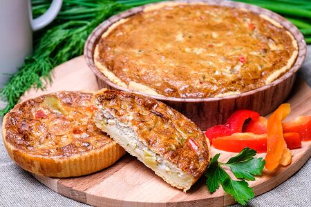 Киш со свининой и болгарским перцем