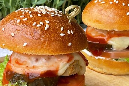 Мини-бургер с куриной котлетой