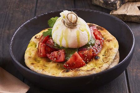 Буррата с томатами на Парбейке