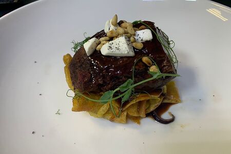 Говяжьи щёчки с картофелем