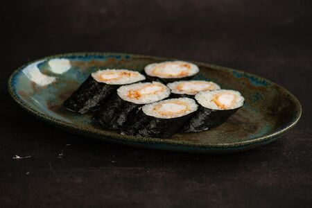 Ролл с креветками