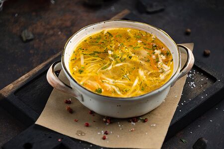 Бульон куриный с лапшой