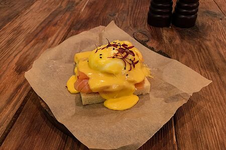 Бенедикт с лососем