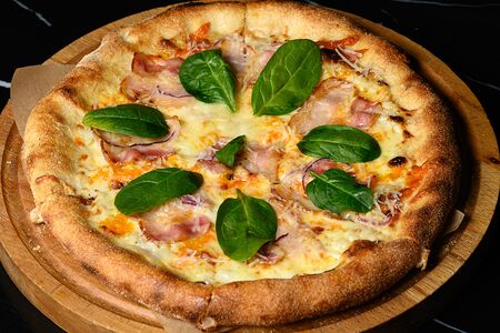 Пицца бекон и сыр