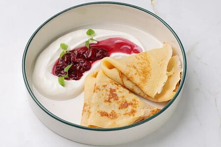 Ванильные блинчики с вишневым конфи