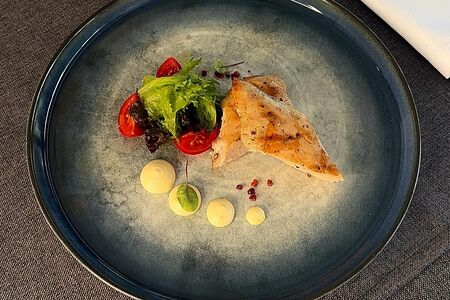 Куриная грудка с чесночным соусом айоли