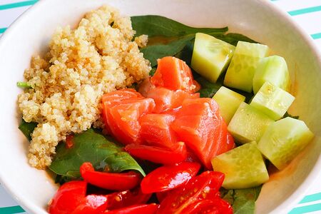 Салат с сёмгой и огурцом