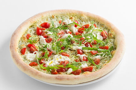 Пицца с сыром страчателла, рукколой и томатами черри