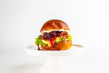 Бургер с вишней 