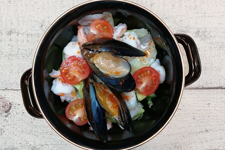 Салат с авокадо и креветками Бора-Бора