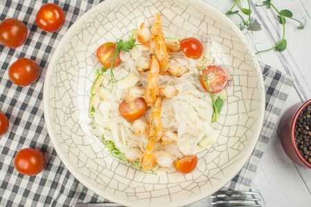 Рисовая лапша с креветками