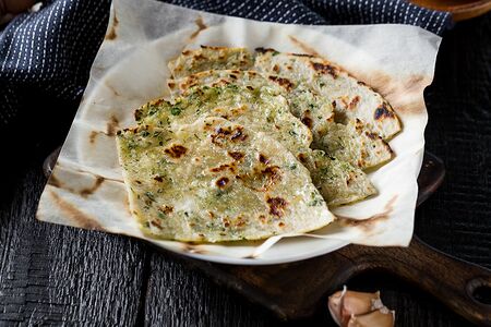 Лепешка с чесноком