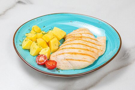 Филе индейки на гриле с отварным картофелем