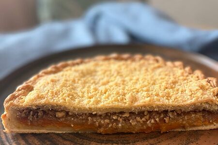 Пирог с курагой в заморозке